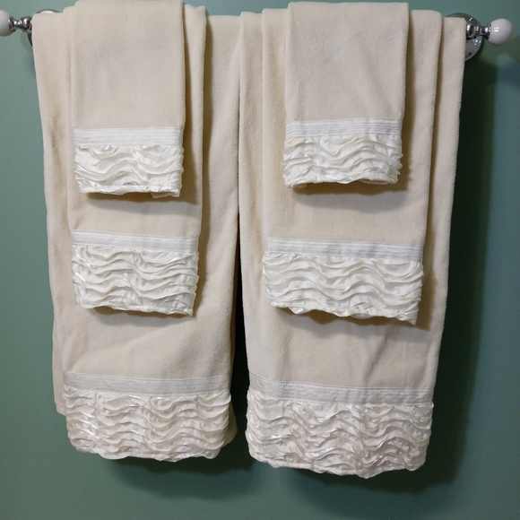 Other - New Towel Set